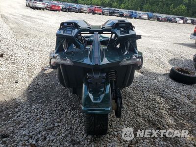 Czwarte zdjęcie samochodu z boku: 2020 POLARIS SLINGSHOT GT VIN:57XAAGHD9L8138313 - miniatura