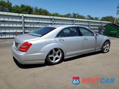 Trzecie zdjęcie samochodu z tyłu: 2010 MERCEDES-BENZ S 550 VIN:WDDNG7BB5AA320537 - miniatura