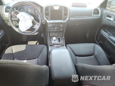 Zdjęcie 8 z 12 samochodu: 2018 CHRYSLER 300 TOURING VIN:2C3CCAAG5JH250132 - miniatura