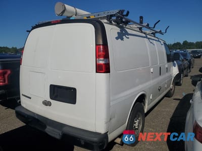 Trzecie zdjęcie samochodu z tyłu: 2022 CHEVROLET EXPRESS G3500 VIN:1GCZGGFPXN1261959 - miniatura