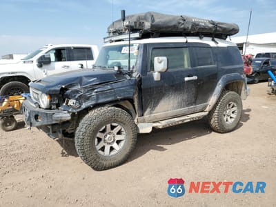 2014 TOYOTA FJ CRUISER JTEBU4BF7EK201682 - główne zdjęcie licytacji z USA - miniatura