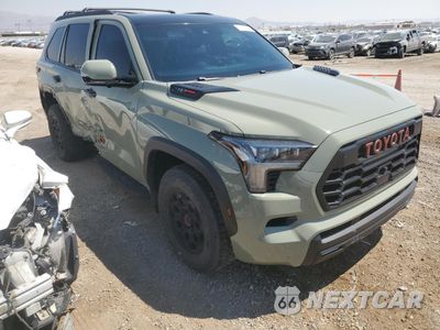 Czwarte zdjęcie samochodu z boku: 2024 TOYOTA SEQUOIA SR5 VIN:7SVAAABA5RX026391 - miniatura