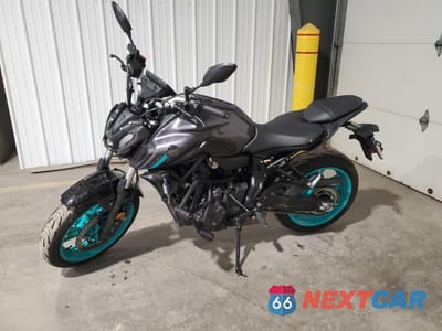 Trzecie zdjęcie samochodu z tyłu: 2024 YAMAHA MT07 VIN:JYARM32E6RA010508 - miniatura