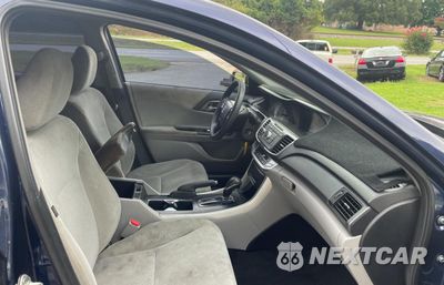 Piąte zdjęcie samochodu w środku: 2013 HONDA ACCORD LX VIN:1HGCR2F3XDA127078 - miniatura