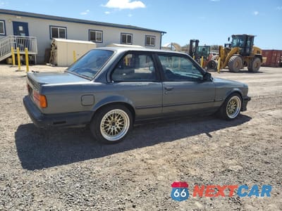 Trzecie zdjęcie samochodu z tyłu: 1986 BMW 325 E VIN:WBAAB5407G9633572 - miniatura