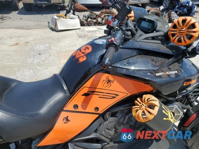 Piąte zdjęcie samochodu w środku: 2021 CAN-AM SPYDER ROADSTER F3 VIN:2BXRDDE2XMV000524 - miniatura