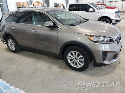 Czwarte zdjęcie samochodu z boku: 2019 KIA SORENTO L VIN:5XYPG4A35KG471200 - miniatura