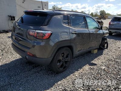 Trzecie zdjęcie samochodu z tyłu: 2018 JEEP COMPASS LATITUDE VIN:3C4NJDBB8JT325606 - miniatura