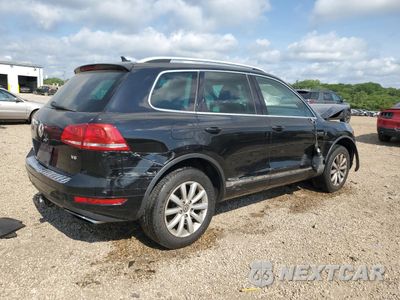 Trzecie zdjęcie samochodu z tyłu: 2011 VOLKSWAGEN TOUAREG V6 VIN:WVGFF9BP1BD001088 - miniatura