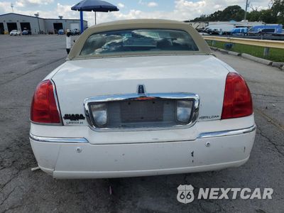 Zdjęcie 6 z 12 samochodu: 2004 LINCOLN TOWN CAR EXECUTIVE VIN:1LNHM81W84Y634698 - miniatura