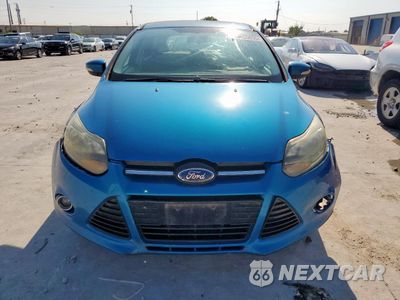 Piąte zdjęcie samochodu w środku: 2012 FORD FOCUS TITANIUM VIN:1FAHP3N25CL301012 - miniatura
