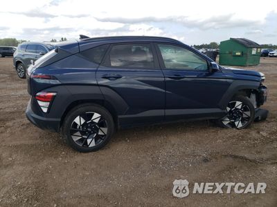 Trzecie zdjęcie samochodu z tyłu: 2025 HYUNDAI KONA SEL VIN:KM8HBCAB8SU191138 - miniatura