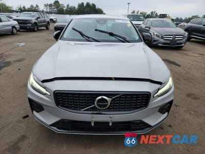 Piąte zdjęcie samochodu w środku: 2024 VOLVO S60 PLUS VIN:7JRL12TL6RG317847 - miniatura