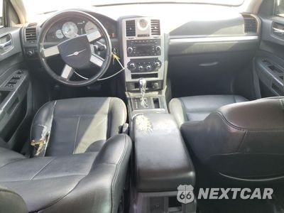 Zdjęcie 8 z 14 samochodu: 2010 CHRYSLER 300 TOURING VIN:2C3CA5CV2AH325412 - miniatura