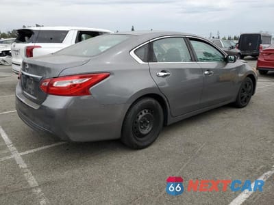 Trzecie zdjęcie samochodu z tyłu: 2017 NISSAN ALTIMA 2.5 VIN:1N4AL3AP8HN357312 - miniatura