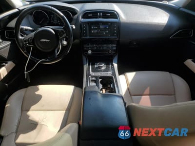 Zdjęcie 8 z 13 samochodu: 2018 JAGUAR XE VIN:SAJAR4FXXJCP30313 - miniatura
