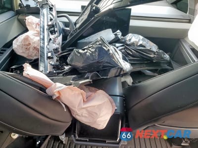 Zdjęcie 8 z 13 samochodu: 2024 TESLA CYBERTRUCK VIN:7G2CEHED2RA021529 - miniatura