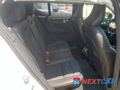 Zdjęcie 11 z 14 samochodu: 2025 VOLVO XC40 PLUS VIN:YV4L12UC5S2512349 - miniatura