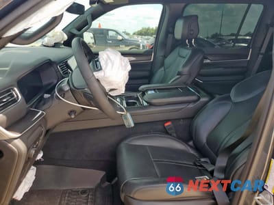 Zdjęcie 7 z 13 samochodu: 2024 JEEP WAGONEER L SERIES I VIN:1C4SJRAP5RS164058 - miniatura