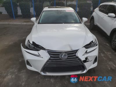 Piąte zdjęcie samochodu w środku: 2018 LEXUS IS 300 VIN:JTHBA1D22J5075633 - miniatura