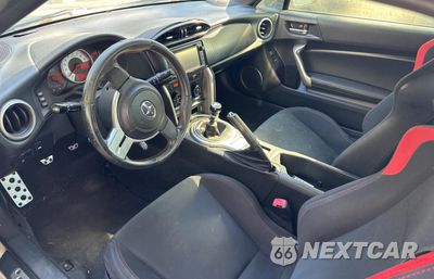 Piąte zdjęcie samochodu w środku: 2014 TOYOTA SCION FR-S VIN:JF1ZNAA13E9703882 - miniatura