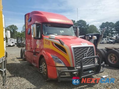 2023 VOLVO VNL SEMI TRUCK 4V4NC9EH4PN616494 - główne zdjęcie licytacji z USA - miniatura