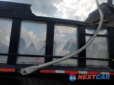 Zdjęcie 6 z 10 samochodu: 2018 VOLVO VHD DUMP TRUCK VIN:4V5KC9DH5JN894473 - miniatura