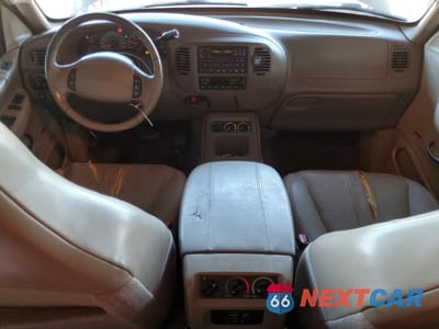 Zdjęcie 8 z 13 samochodu: 2000 FORD EXPEDITION EDDIE BAUER VIN:1FMEU17L7YLB06984 - miniatura