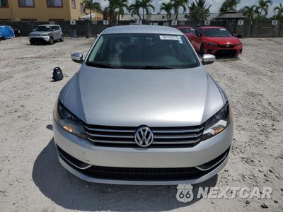 Piąte zdjęcie samochodu w środku: 2015 VOLKSWAGEN PASSAT S VIN:1VWAS7A32FC046708 - miniatura