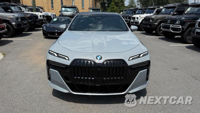 Zdjęcie 14 z 15 samochodu: 2023 BMW 740 I VIN:WBA23EH00PCM28450 - miniatura