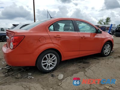 Trzecie zdjęcie samochodu z tyłu: 2013 CHEVROLET SONIC LT VIN:1G1JC5SH8D4142681 - miniatura