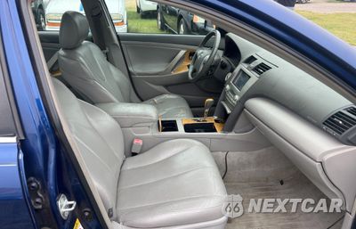 Piąte zdjęcie samochodu w środku: 2007 TOYOTA CAMRY LE VIN:4T1BK46K17U012840 - miniatura
