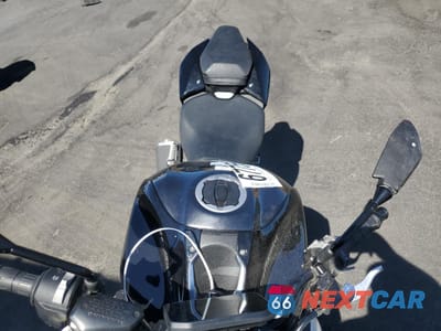Piąte zdjęcie samochodu w środku: 2025 KAWASAKI ZR900 S VIN:ML5ZRDS13SDA03090 - miniatura