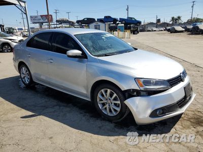Czwarte zdjęcie samochodu z boku: 2014 VOLKSWAGEN JETTA SE VIN:3VWD07AJ0EM291652 - miniatura