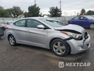 Czwarte zdjęcie samochodu z boku: 2013 HYUNDAI ELANTRA GLS VIN:KMHDH4AE1DU012504 - miniatura