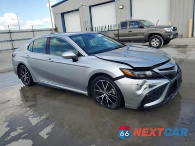 Czwarte zdjęcie samochodu z boku: 2024 TOYOTA CAMRY SE NIGHT SHADE VIN:4T1G11AK5RU905076 - miniatura