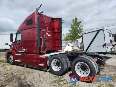 Trzecie zdjęcie samochodu z tyłu: 2016 VOLVO VN VNL VIN:4V4NC9EH8GN947529 - miniatura