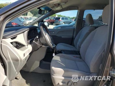 Zdjęcie 7 z 13 samochodu: 2017 TOYOTA SIENNA LE VIN:5TDJZ3DC3HS180504 - miniatura