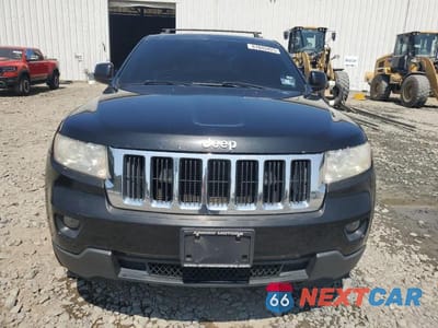 Piąte zdjęcie samochodu w środku: 2013 JEEP GRAND CHEROKEE LAREDO VIN:1C4RJFAG4DC631115 - miniatura