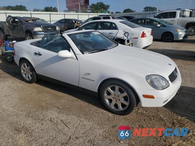 Czwarte zdjęcie samochodu z boku: 2000 MERCEDES-BENZ SLK 230 KOMPRESSOR VIN:WDBKK47F9YF149874 - miniatura