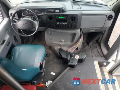 Zdjęcie 8 z 13 samochodu: 2017 FORD ECONOLINE E350 SUPER DUTY CUTAWAY VAN VIN:1FDEE3FS6HDC04609 - miniatura