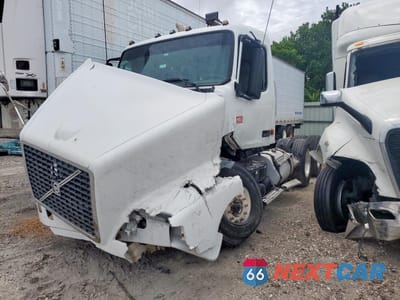 Drugie zdjęcie samochodu z przodu: 2008 VOLVO VNM SEMI TRUCK VIN:4V4MC9GF28N487616 - miniatura