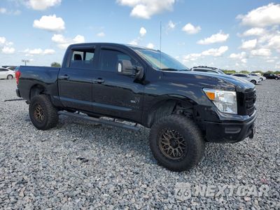 Czwarte zdjęcie samochodu z boku: 2021 NISSAN TITAN SV VIN:1N6AA1ED7MN520365 - miniatura
