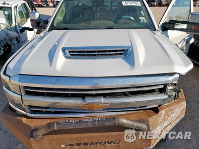 Zdjęcie 11 z 14 samochodu: 2019 CHEVROLET SILVERADO K3500 HIGH COUNTRY VIN:1GC4KYEY0KF156693 - miniatura