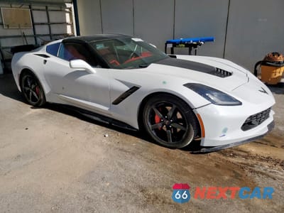 Czwarte zdjęcie samochodu z boku: 2014 CHEVROLET CORVETTE STINGRAY 3LT VIN:1G1YF2D77E5108994 - miniatura