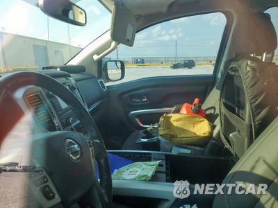 Zdjęcie 7 z 12 samochodu: 2017 NISSAN TITAN SV VIN:1N6AA1E68HN574636 - miniatura