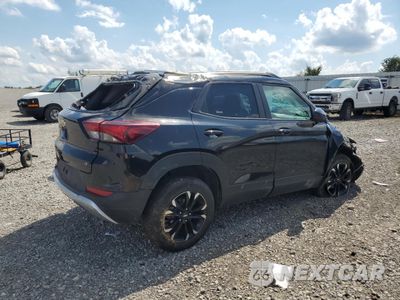 Trzecie zdjęcie samochodu z tyłu: 2022 CHEVROLET TRAILBLAZER LT VIN:KL79MRSL8NB133816 - miniatura