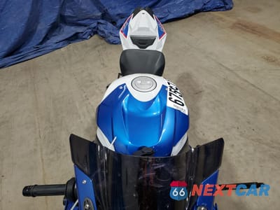 Piąte zdjęcie samochodu w środku: 2016 BMW S 1000 RR VIN:WB10D1009GZ336081 - miniatura