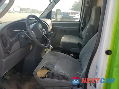 Zdjęcie 7 z 13 samochodu: 2003 FORD ECONOLINE E350 SUPER DUTY CUTAWAY VAN VIN:1FDSE35L53HB21171 - miniatura
