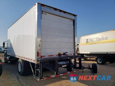 Trzecie zdjęcie samochodu z tyłu: 2019 INTERNATIONAL 4000 4300 - TRUCKS REFRIGERATED BOX TRUCK VIN:3HAMMMML5KL010476 - miniatura